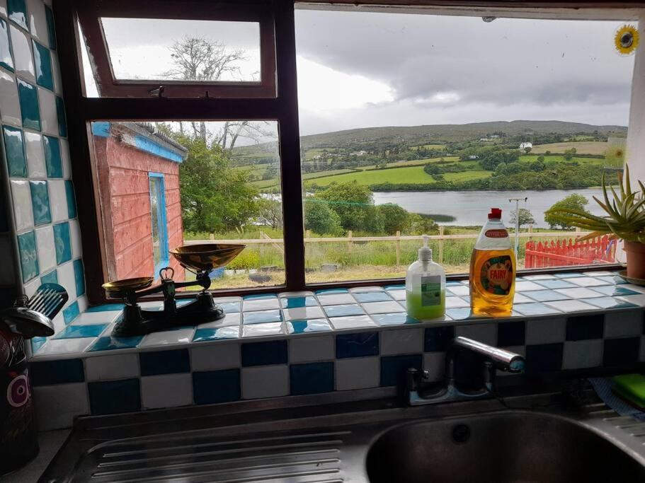 Granny'S Cottage, A Lovely Lakeside Cottage Donegal Town Exterior photo