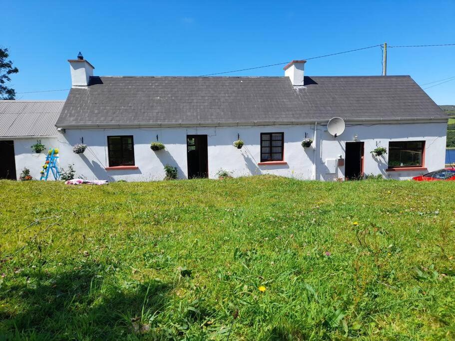 Granny'S Cottage, A Lovely Lakeside Cottage Donegal Town Exterior photo